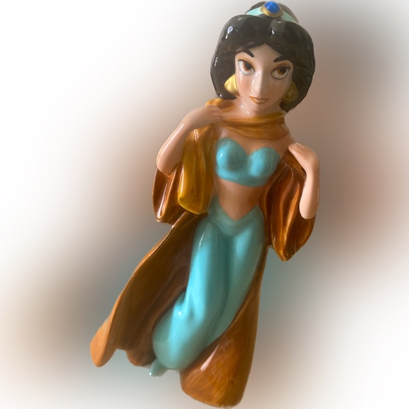 Disney’s ALADDIN Jasmine Figurine - Picture 1 of 3